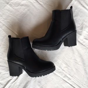 Refresh black lug soled booties